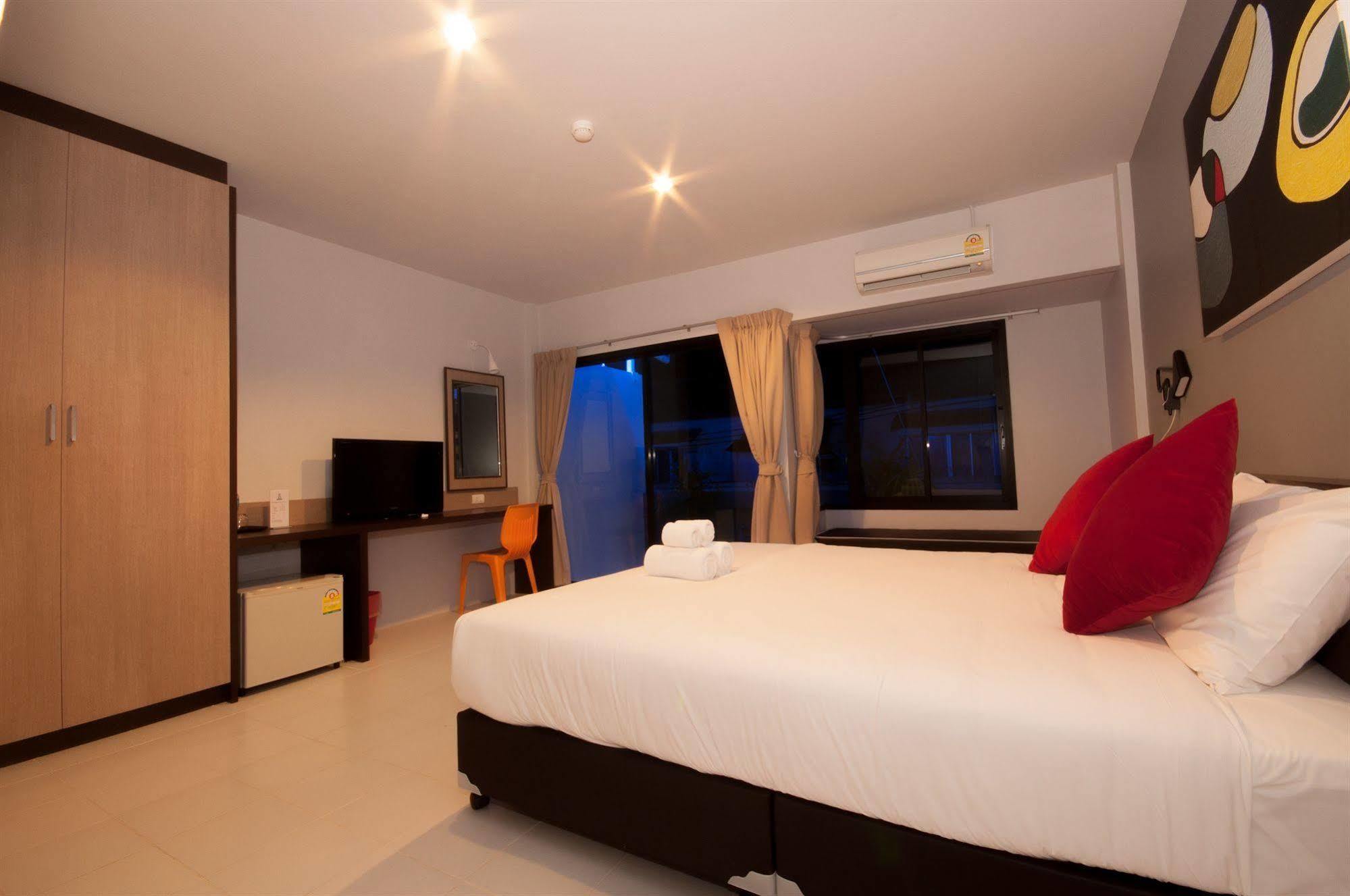 Chalong Sea Breeze Hotel Luaran gambar